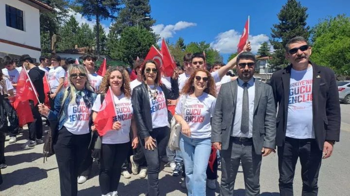 19 MAYIS COŞKUSUNU ÖĞRENCİLERİMİZLE BİRLİKTE YAŞADIK